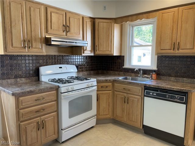 4311 Longwood Avenue, Parma, OH 44134