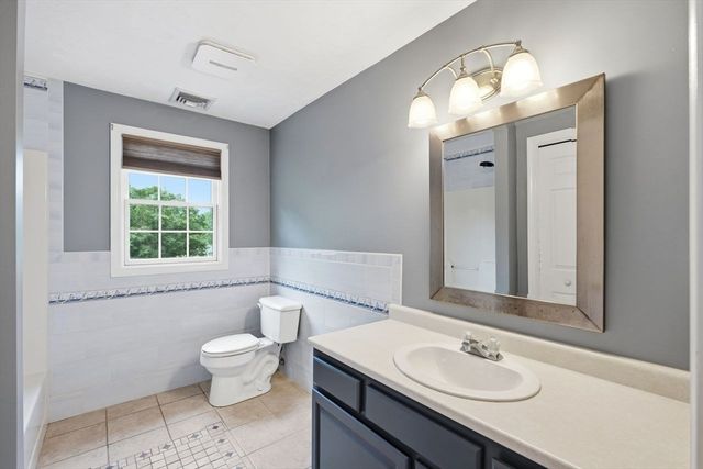 7 Rising Sun Ln, West Bridgewater, MA 02379