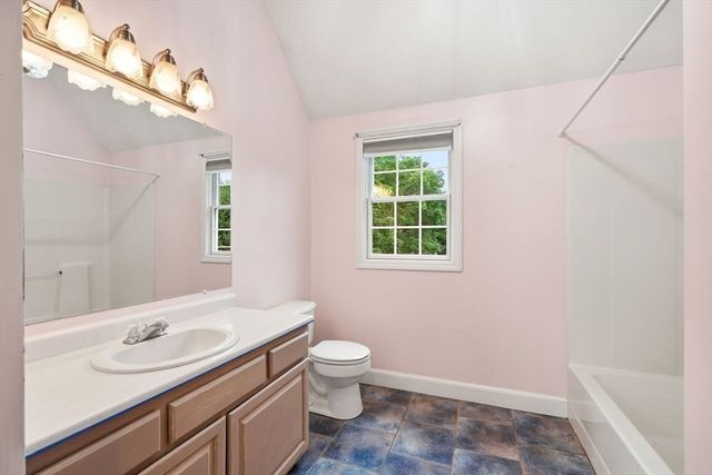 7 Rising Sun Ln, West Bridgewater, MA 02379