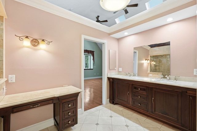 7 Rising Sun Ln, West Bridgewater, MA 02379