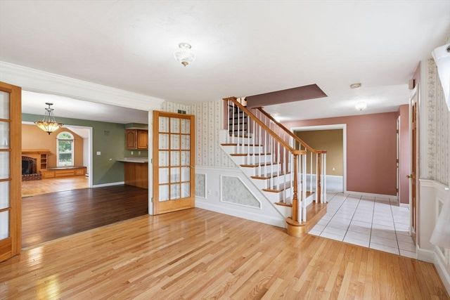 7 Rising Sun Ln, West Bridgewater, MA 02379