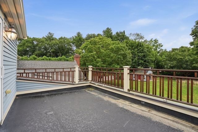 7 Rising Sun Ln, West Bridgewater, MA 02379