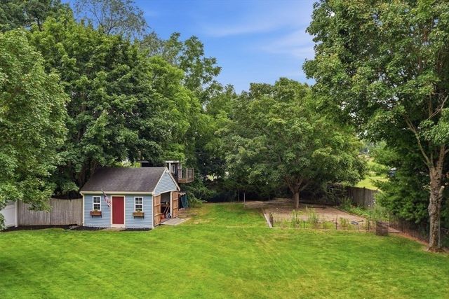 7 Rising Sun Ln, West Bridgewater, MA 02379