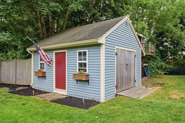 7 Rising Sun Ln, West Bridgewater, MA 02379