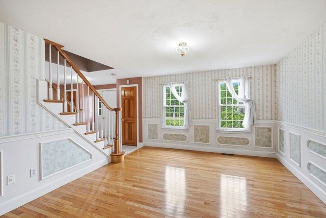 7 Rising Sun Ln, West Bridgewater, MA 02379