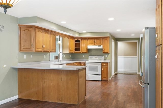 7 Rising Sun Ln, West Bridgewater, MA 02379