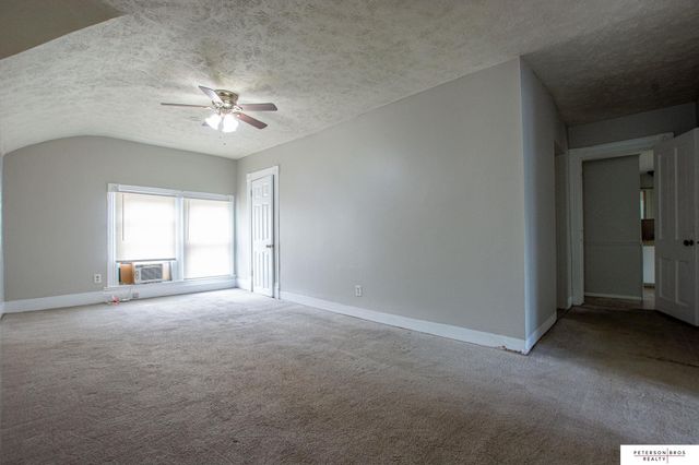 6704 Binney Street, Omaha, NE 68104