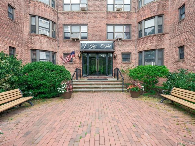 58 Grace Avenue 1D, Great Neck, NY 11021