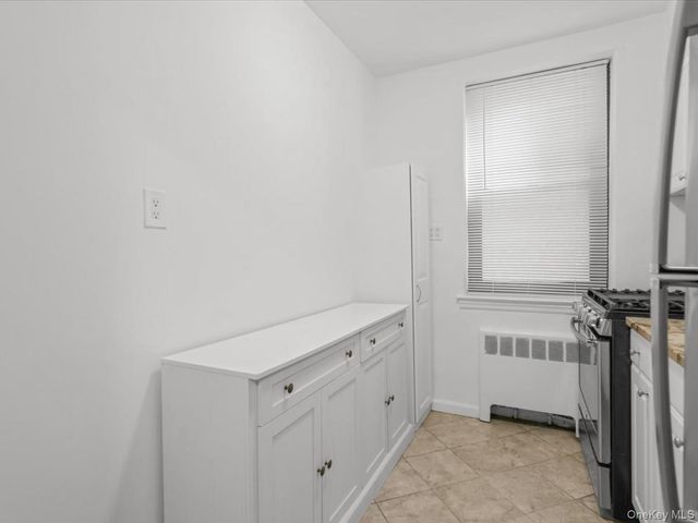 58 Grace Avenue 1D, Great Neck, NY 11021