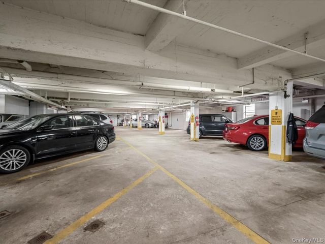 58 Grace Avenue 1D, Great Neck, NY 11021