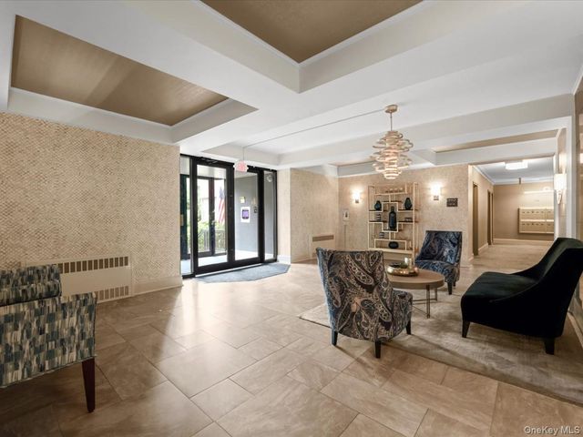 58 Grace Avenue 1D, Great Neck, NY 11021