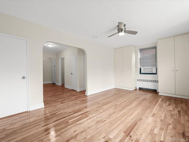58 Grace Avenue 1D, Great Neck, NY 11021