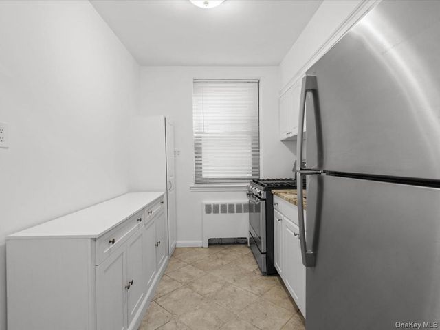58 Grace Avenue 1D, Great Neck, NY 11021