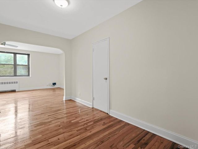 58 Grace Avenue 1D, Great Neck, NY 11021