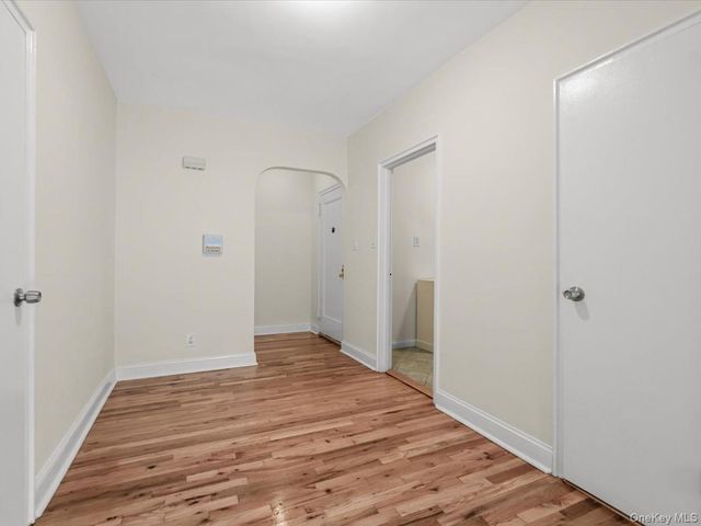 58 Grace Avenue 1D, Great Neck, NY 11021