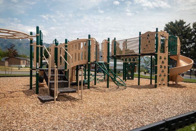 208 DARLINGTON WAY, Layton, UT 84041