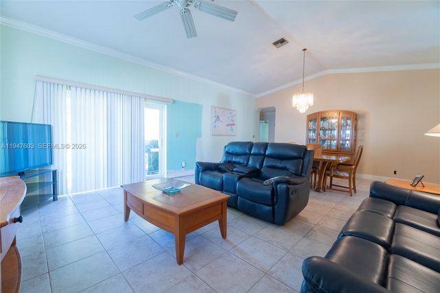 7674 NW 88th Ln, Tamarac, FL 33321