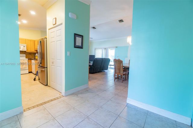 7674 NW 88th Ln, Tamarac, FL 33321