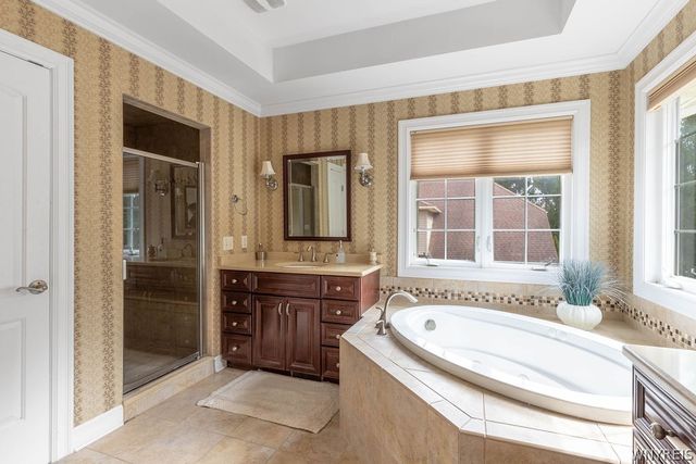 622 Paradise Road, Amherst, NY 14051