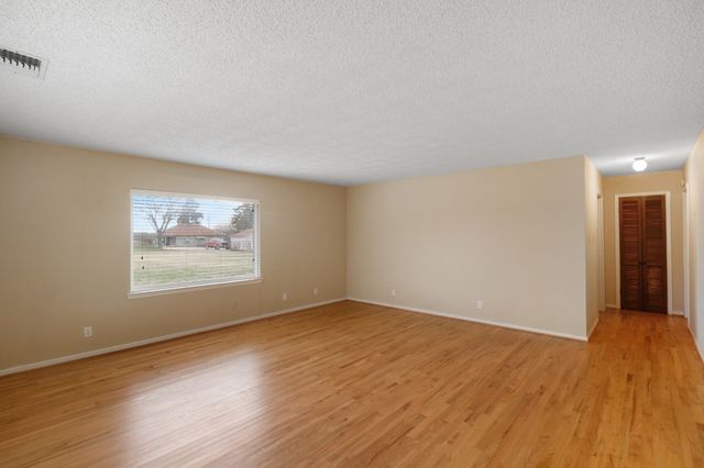 1957 S Westmoreland, Glenn Heights, TX 75154