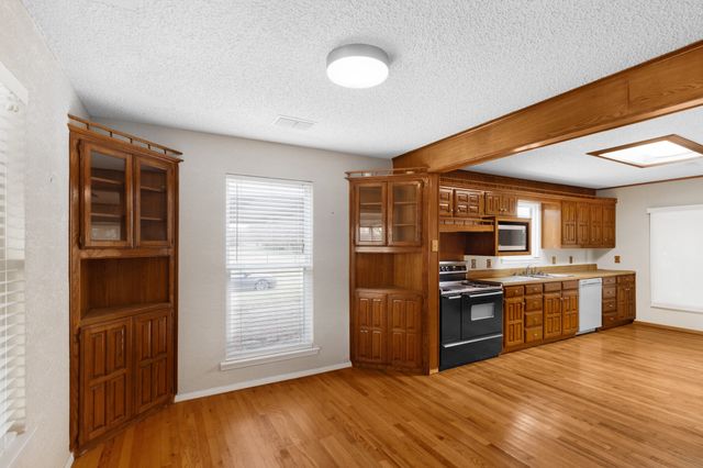 1957 S Westmoreland, Glenn Heights, TX 75154