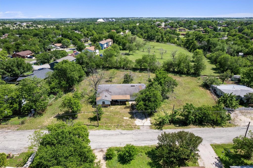 310 Old Thorndale RD, Taylor, TX 76574