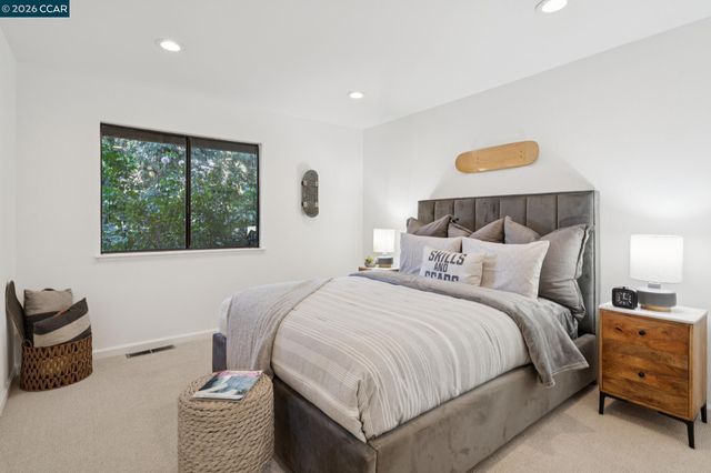 70 Exeter Ln, Pleasant Hill, CA 94523