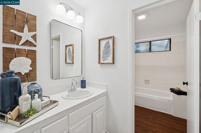 70 Exeter Ln, Pleasant Hill, CA 94523