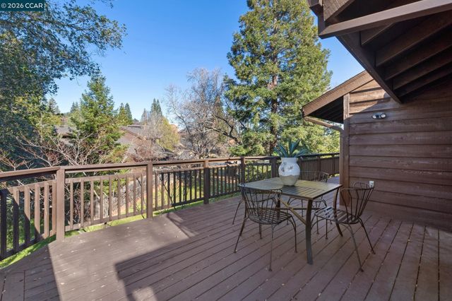 70 Exeter Ln, Pleasant Hill, CA 94523