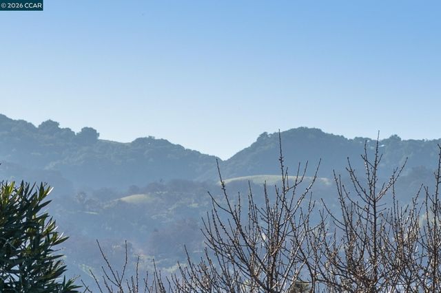 70 Exeter Ln, Pleasant Hill, CA 94523