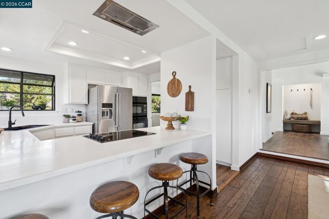 70 Exeter Ln, Pleasant Hill, CA 94523