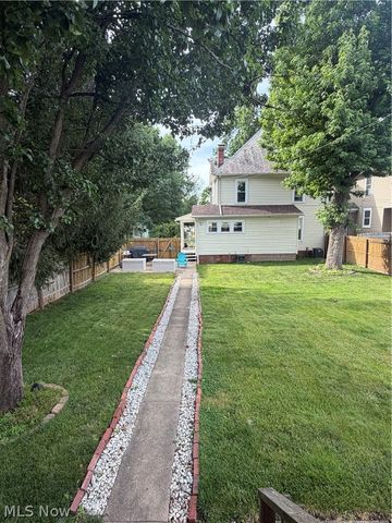 221 Oakwood Avenue, Marietta, OH 45750