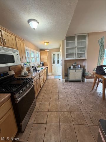 221 Oakwood Avenue, Marietta, OH 45750