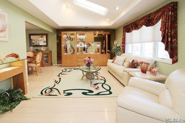 46 Marian Lane, Jericho, NY 11753