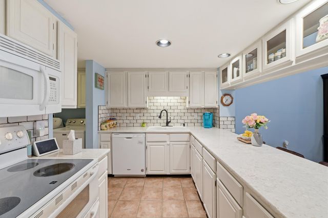 601 Woodlawn Dr Apt 20, Fairfield Bay, AR 72088