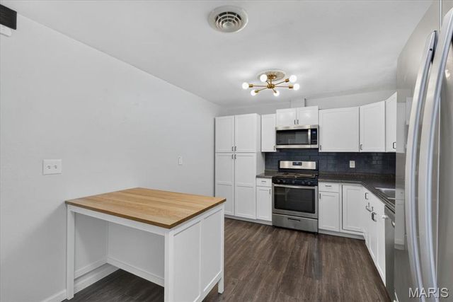1910 Oak Tree St, St Peters, MO 63376