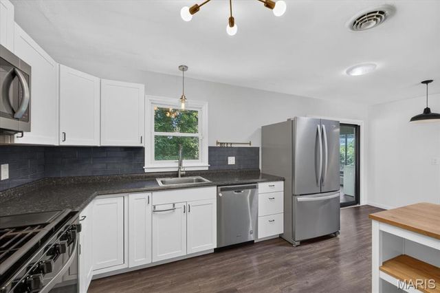 1910 Oak Tree St, St Peters, MO 63376
