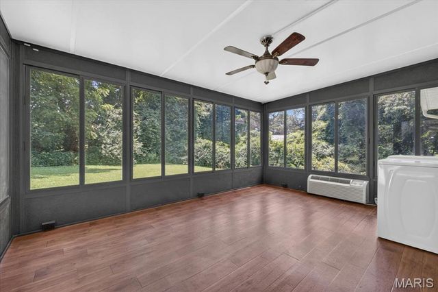 1910 Oak Tree St, St Peters, MO 63376