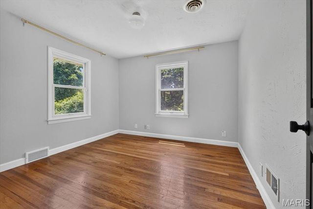 1910 Oak Tree St, St Peters, MO 63376