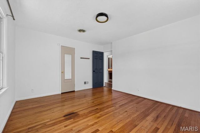 1910 Oak Tree St, St Peters, MO 63376