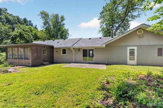 1910 Oak Tree St, St Peters, MO 63376