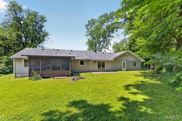 1910 Oak Tree St, St Peters, MO 63376