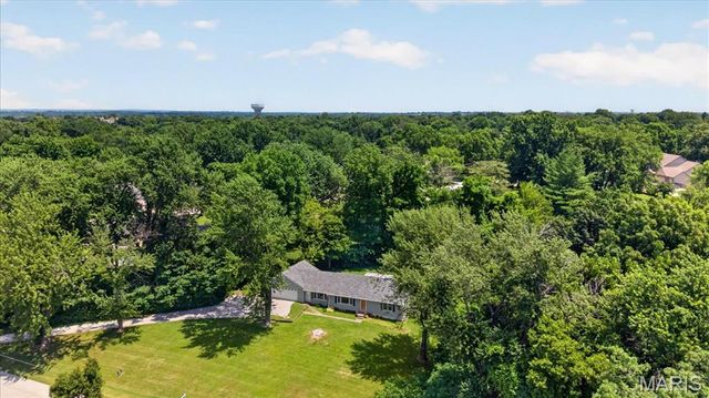 1910 Oak Tree St, St Peters, MO 63376