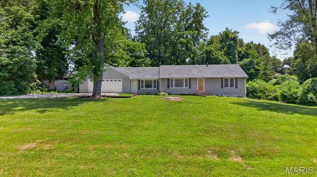 1910 Oak Tree St, St Peters, MO 63376