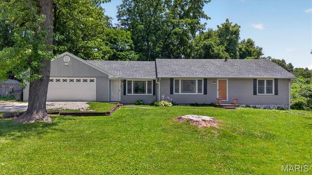 1910 Oak Tree St, St Peters, MO 63376