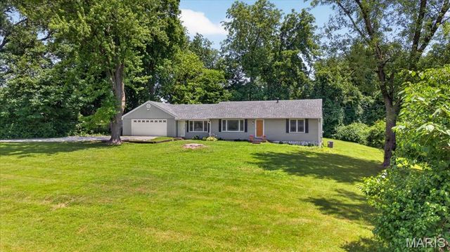 1910 Oak Tree St, St Peters, MO 63376