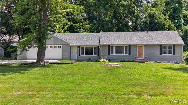 1910 Oak Tree St, St Peters, MO 63376