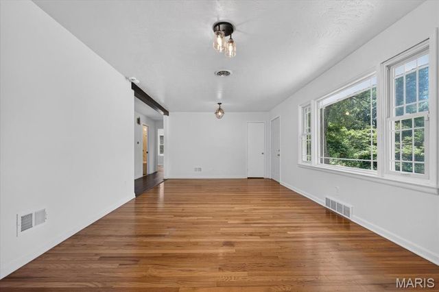 1910 Oak Tree St, St Peters, MO 63376