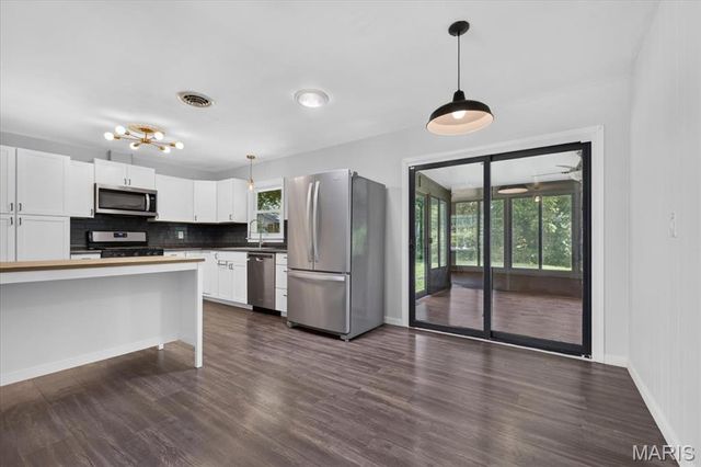 1910 Oak Tree St, St Peters, MO 63376