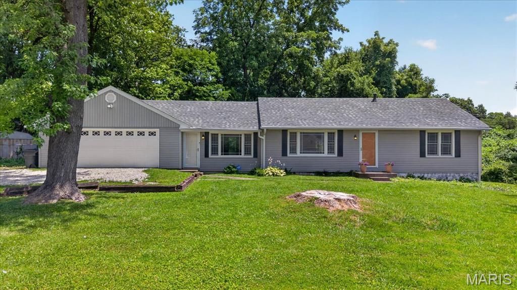 1910 Oak Tree St, St Peters, MO 63376